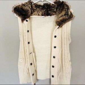 Sweater vest faux collar